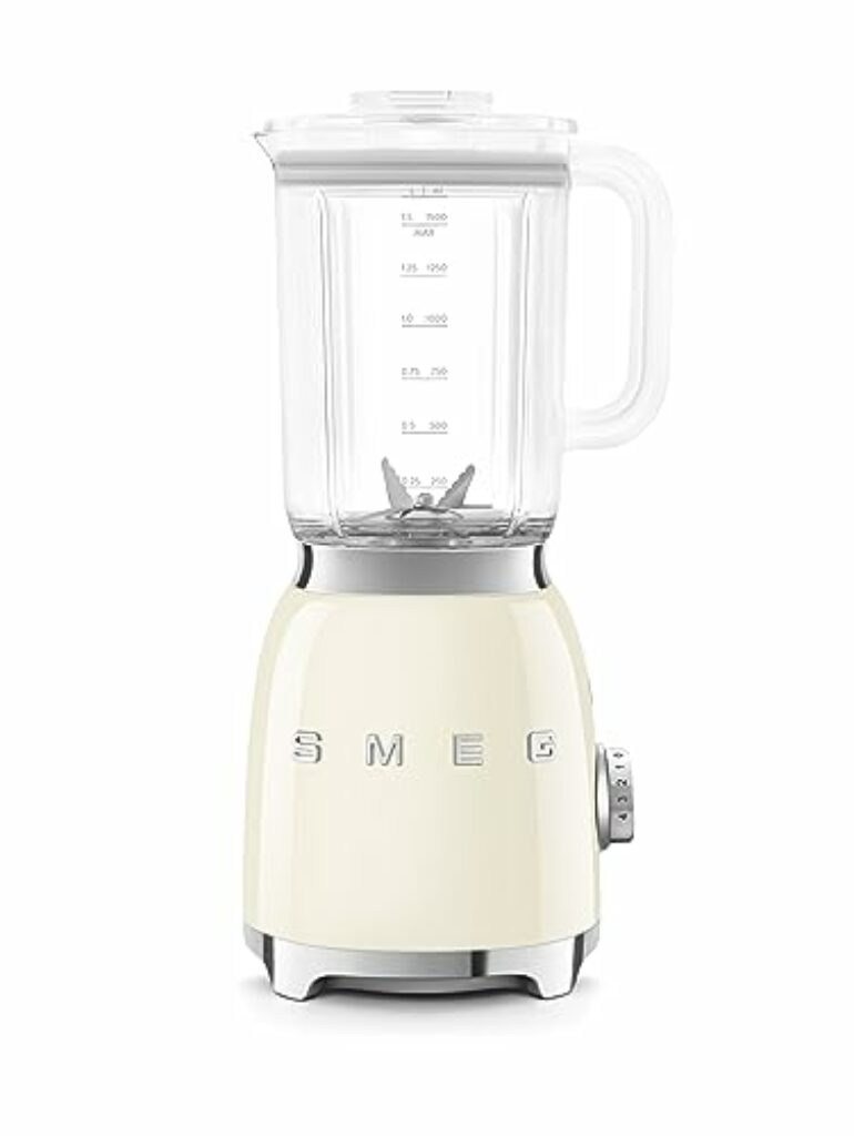 SMEG, BLF03CREU, 1,5 l Standmixer, 4 -Geschwindigkeitsstufen, 4 Automikprogramme, Abnehmbare Doppelklinge, Deckelöffnung transparent mit Dosierkappe, rutschfest, 800W, Creme