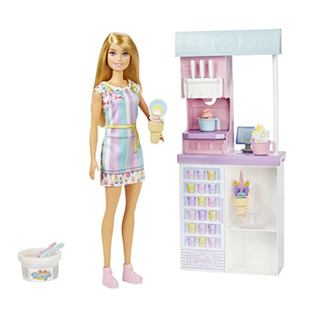 Barbie You Can Be Anything Serie, Eisdiele, 1x Barbiepuppe mit blonden Haaren, Eismaschine, Barbieknete, Backzubehör, Barbie Zubehör, Geschenk für Kinder, Spielzeug ab 3 Jahre,HCN46
