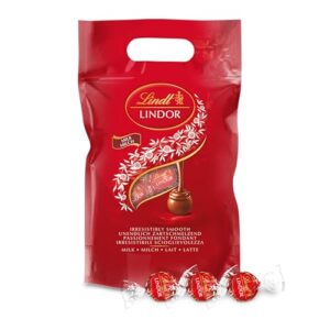 Lindt LINDOR Schokoladen Kugeln Vollmilch | ca. 80 Milch-Schokolade mit zartschmelzender Füllung | Großpackung, Pralinen-Geschenk, 1kg