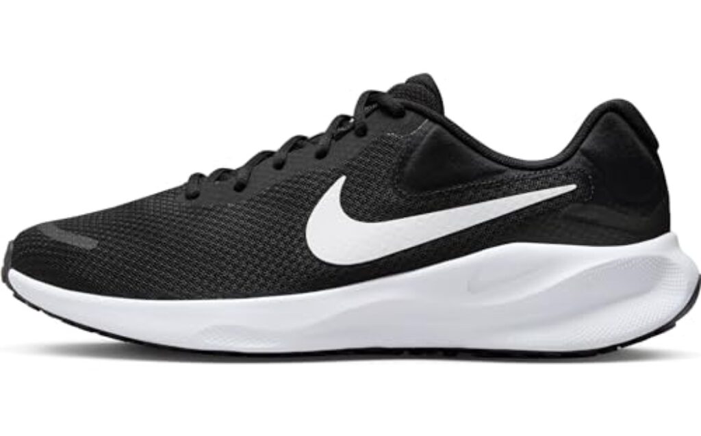 Nike Damen Revolution 7 Sneaker, Black White, 35.5 EU